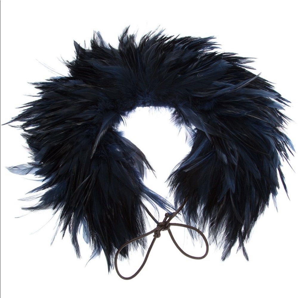 Beautiful feather collar 😍with BOX 📦